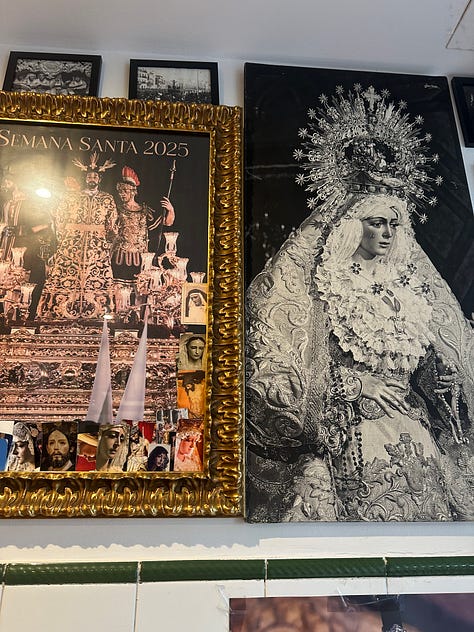 A mollete of Pringá at a perfect local spot. 