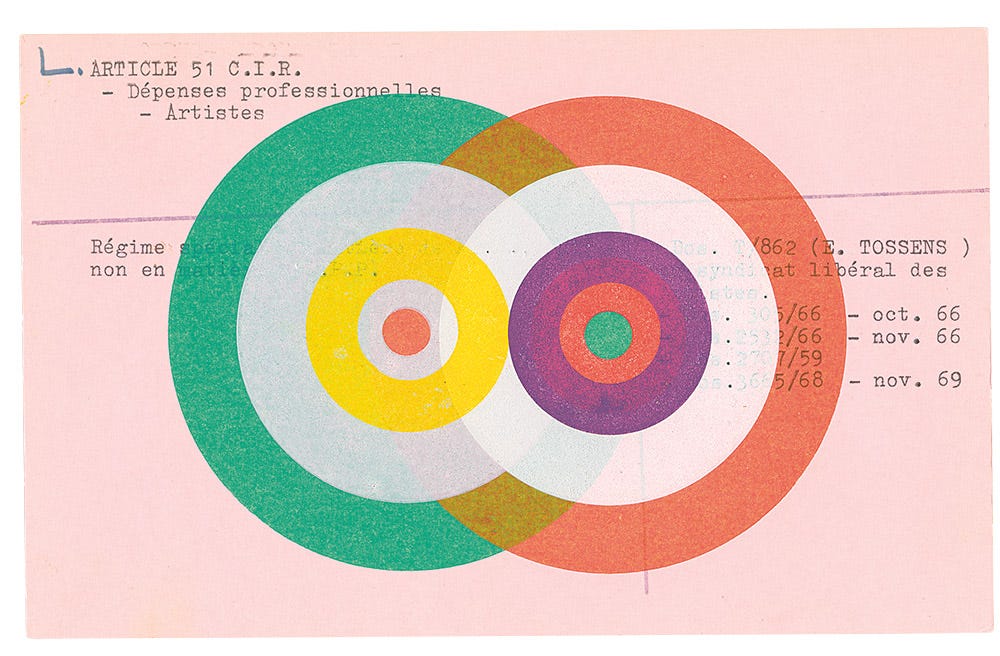 Green and orange circles making a venn diagram Green and orange circles making a venn diagram