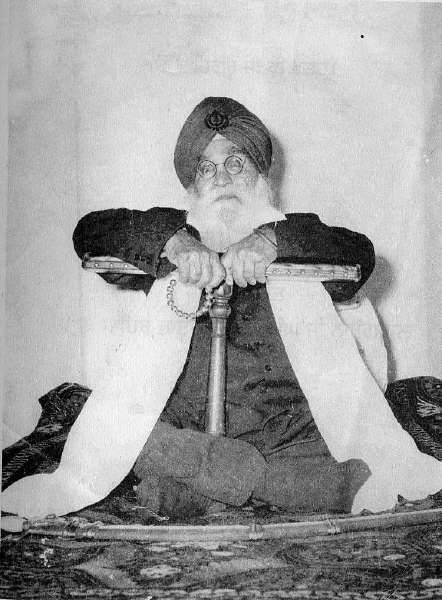 What is Bhai Sahib Bhai Randhir Singh resting his head on and why : r/Sikh