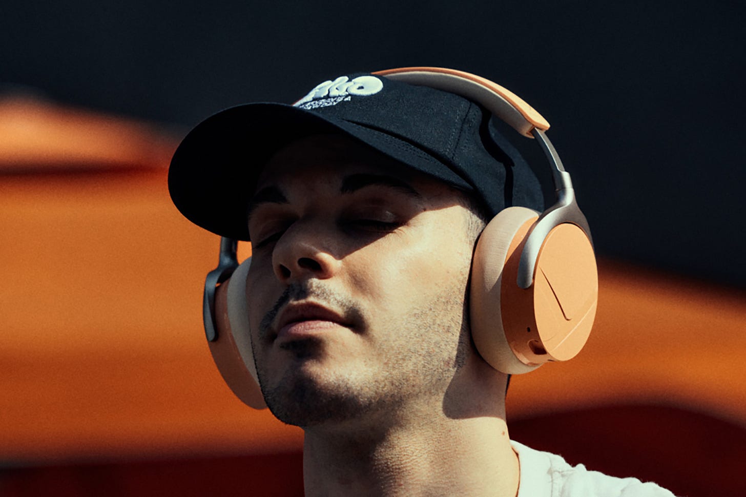 Beyerdynamic Aventho Y wireless noise-canceling headphones