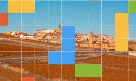 A Spanish city surrounded by dry land, with a grib superimposed on it.