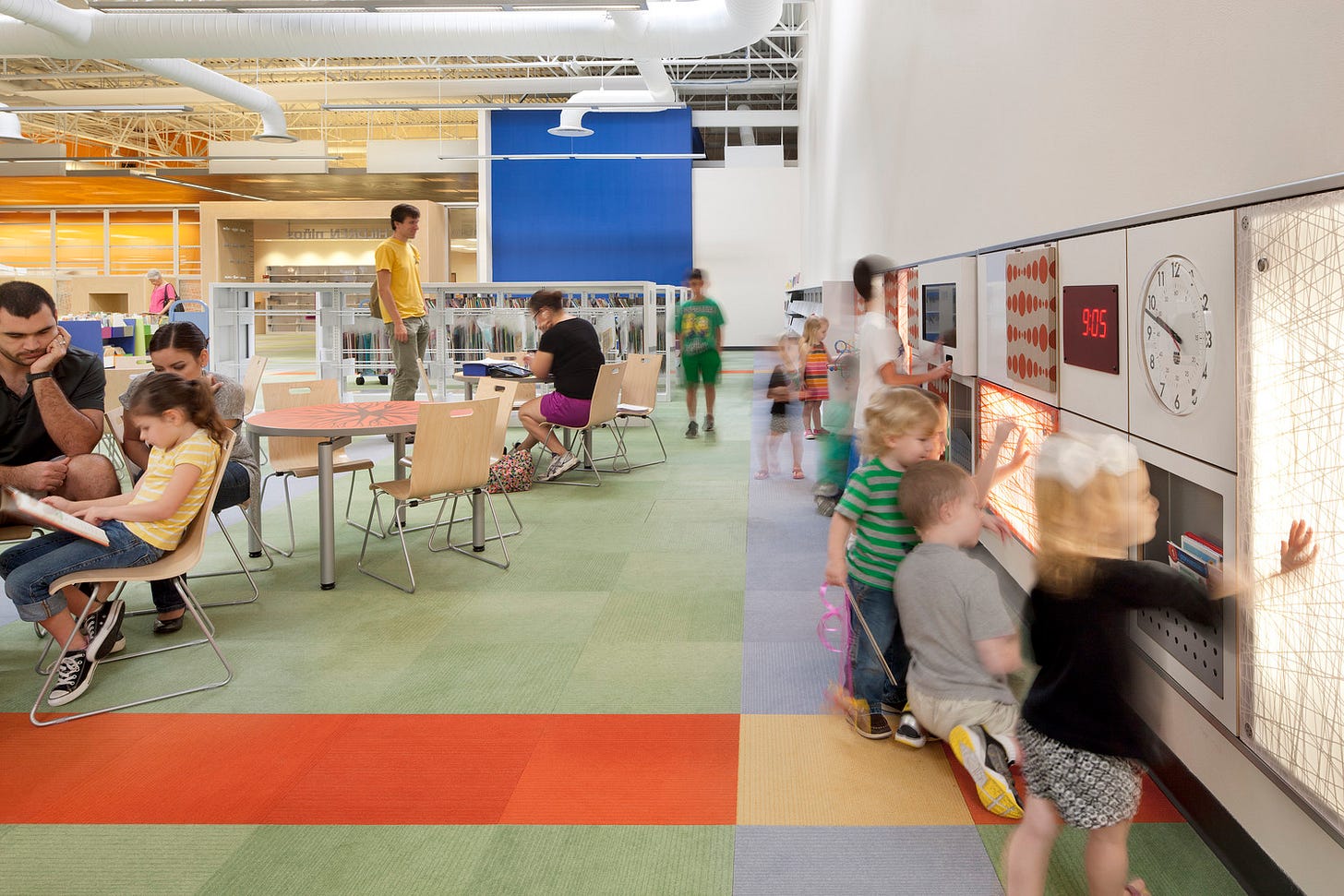 McAllen Main Library / MSR Design - Chair, Table