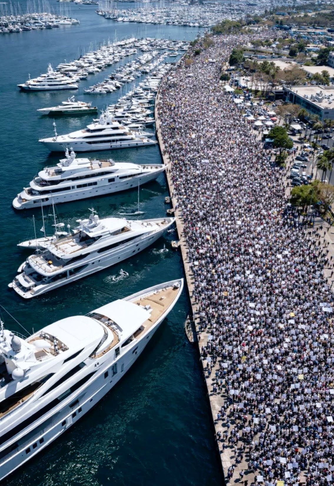 May be an image of boat racing, jet ski, boat, ocean, crowd and text May be an image of boat racing, jet ski, boat, ocean, crowd and text