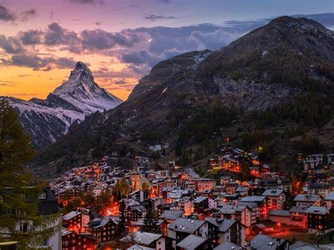 Sunset over old town of Zermatt with Mount Matterhorn in background ...