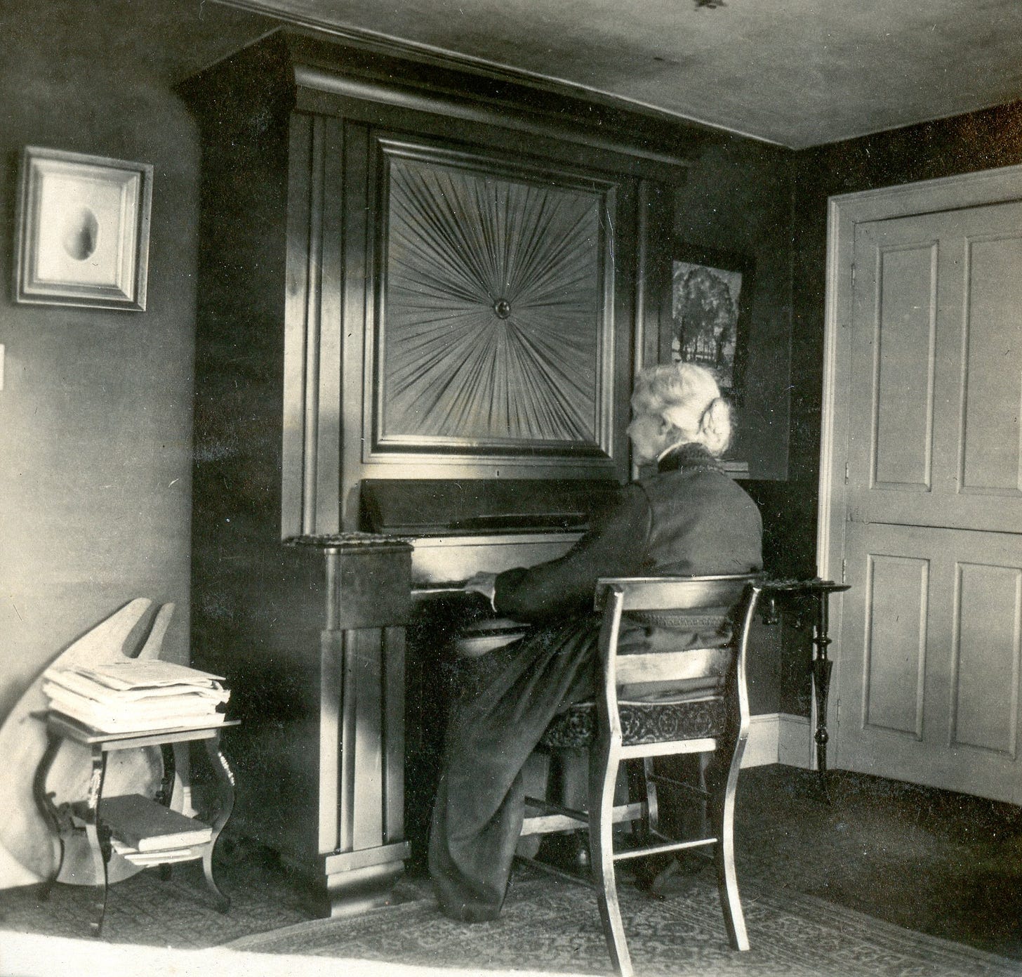 Sarah Lee playing organ
