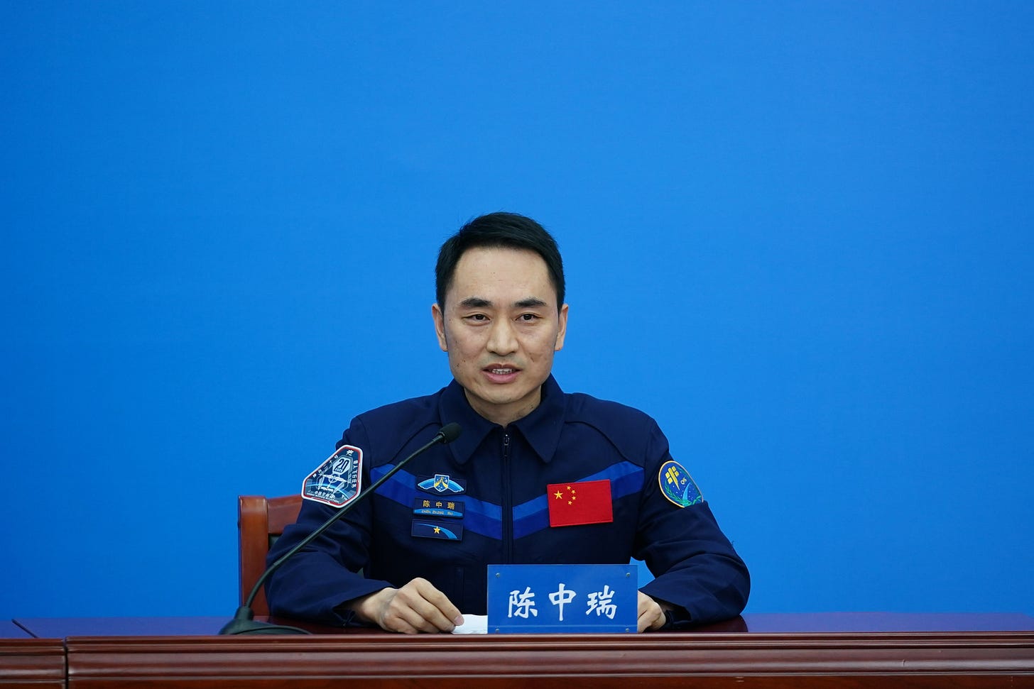 Chen Zhongrui speaking to members of the press on January 16th 2026.