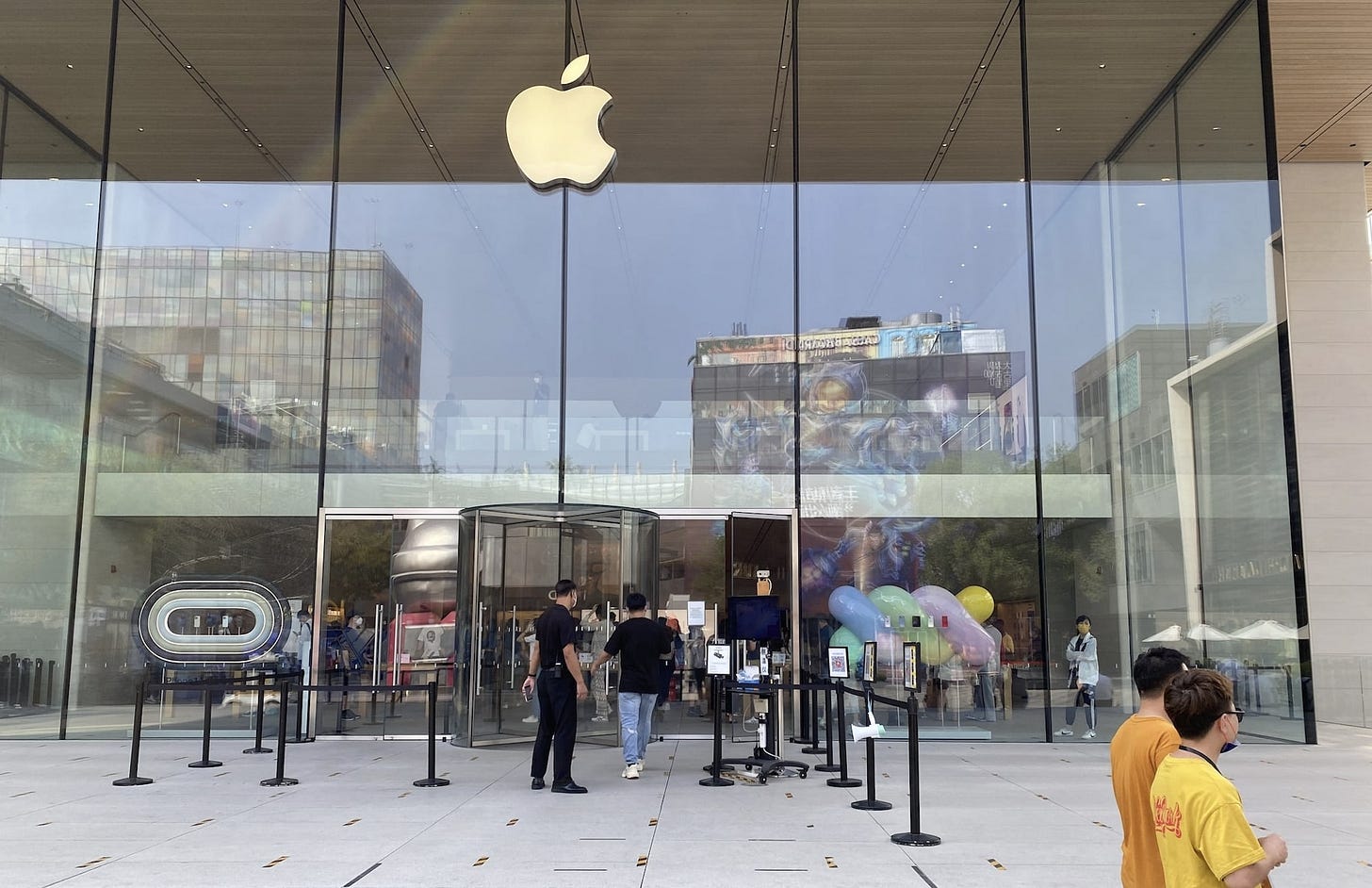 iPhone 14 Sales in China Lag as Apple’s Local Ties Transform iPhone 14 Sales in China Lag as Apple’s Local Ties Transform