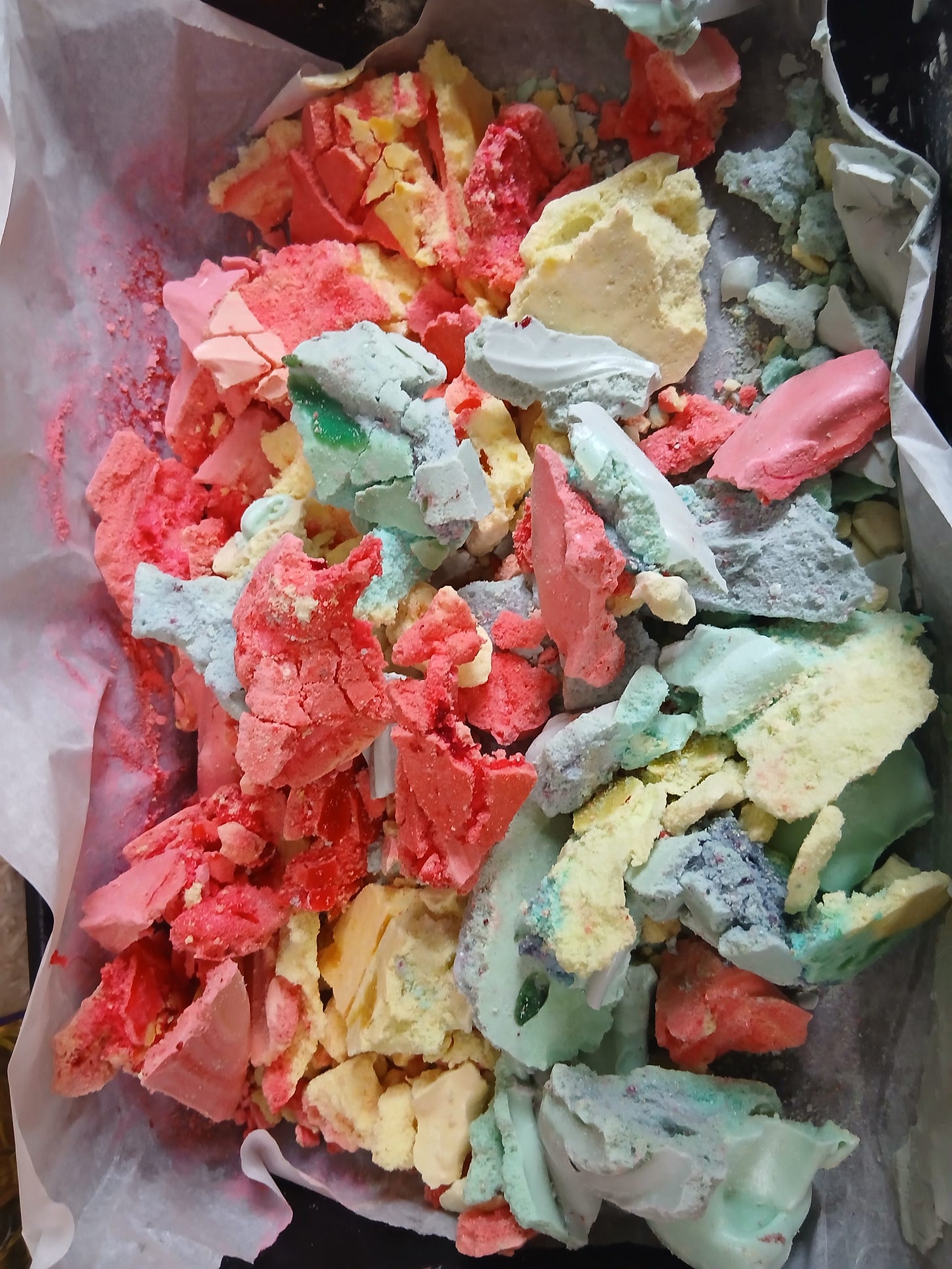 Your meringue fragments can be stored for up to 3 days in an airtight container.