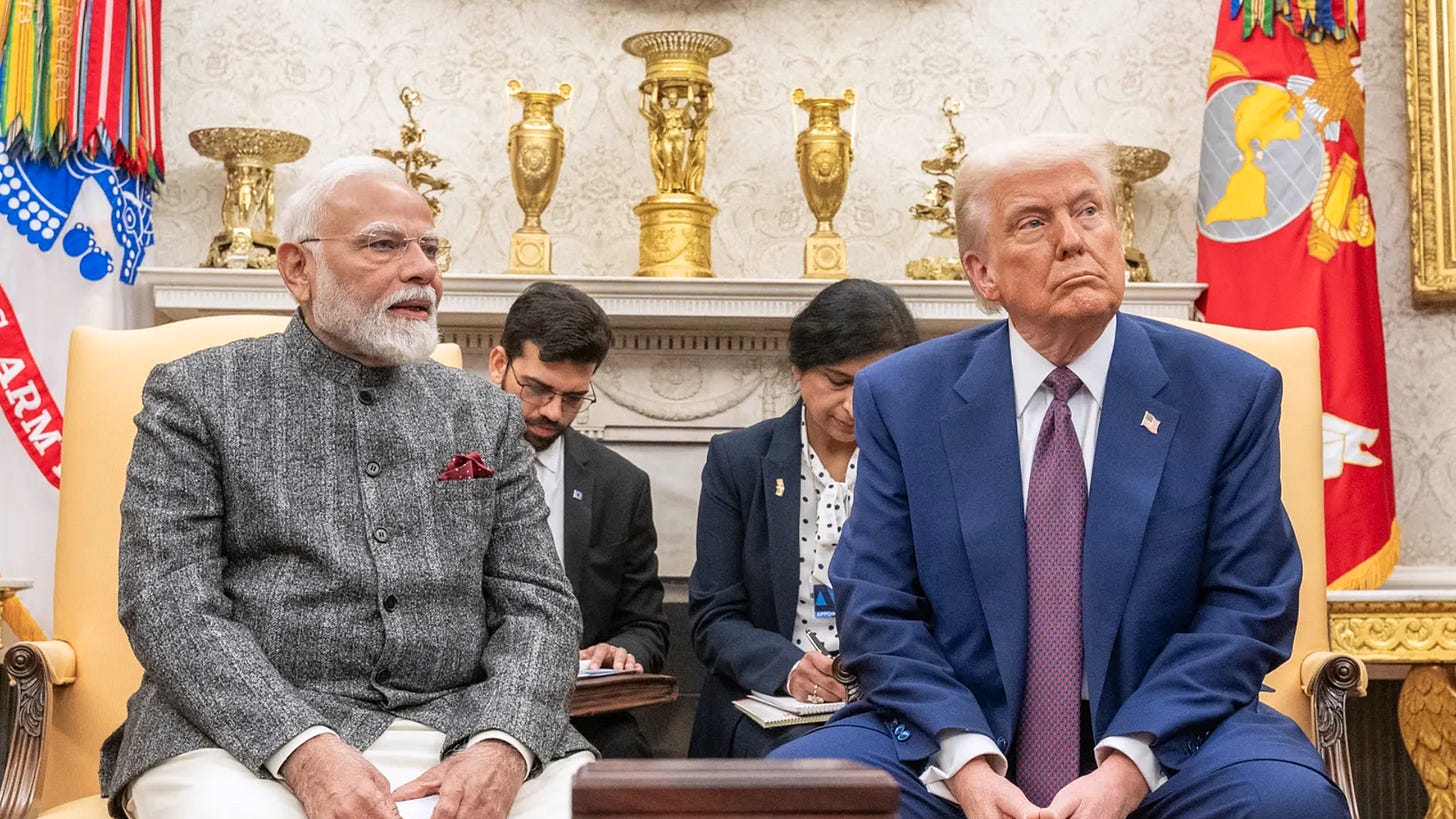 प्रधानमंत्री नरेंद्र मोदी और अमेरिका के राष्ट्रपति डोनाल्ड ट्रंप प्रधानमंत्री नरेंद्र मोदी और अमेरिका के राष्ट्रपति डोनाल्ड ट्रंप