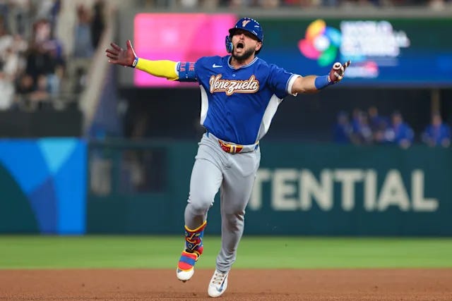 Wilyer Abreu's titanic home run lifts Venezuela over Japan and into the WBC  semifinals - Yahoo Sports