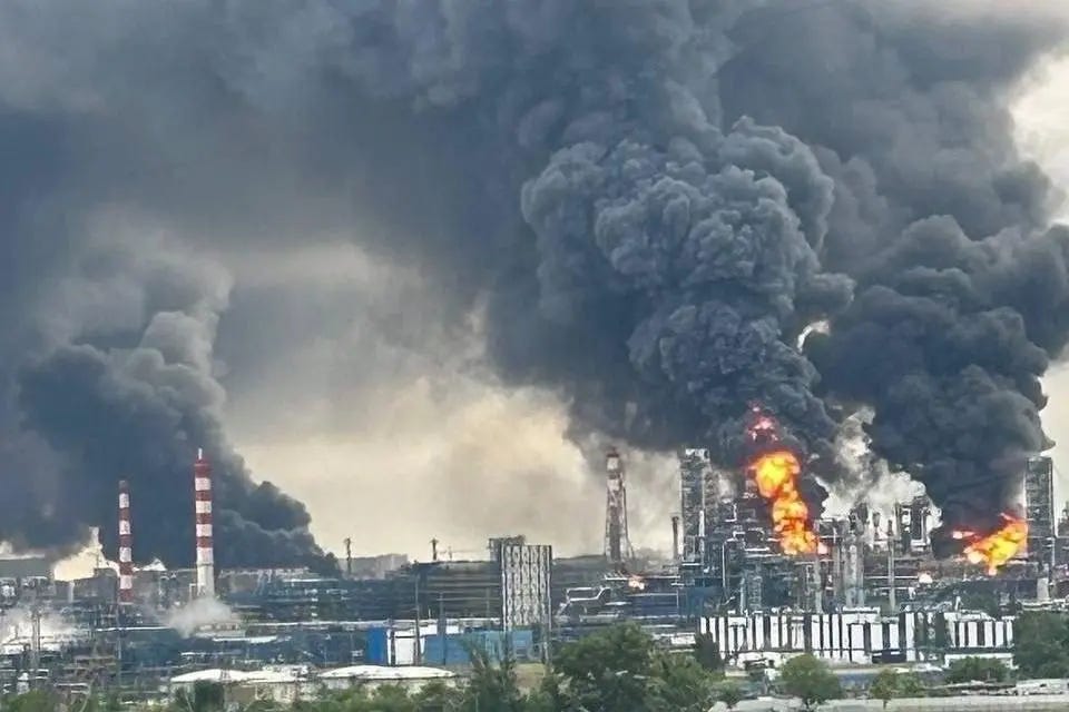 Дроны второй раз за два дня атаковали Московский НПЗ в Капотне. Начался сильный пожар — The Insider Дроны второй раз за два дня атаковали Московский НПЗ в Капотне. Начался сильный пожар — The Insider