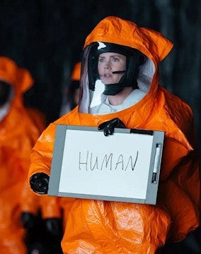 Amy Adams in Arrival movie