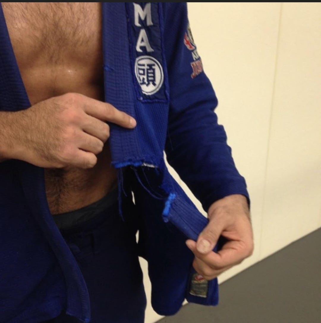 Tbt to this day when Matheus Diniz literally ripped my lapel in half...  hehehe Has it ever happened with you? : r/bjj