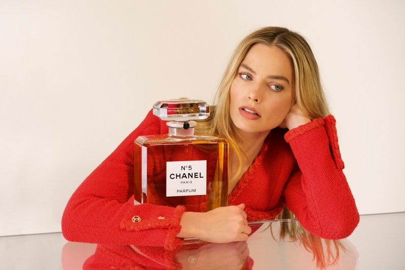 celebrity chanel ambassadors, Margot Robbie for Chanel no 5