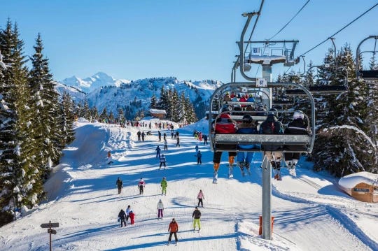 F1XYF9 France, Haute Savoie, Morzine, the valley of Aulps, Chablais, ski slopes of the Portes du Soleil, view of the Mont Blanc (4810m) since the chairlift Belvedere of the Pleney (1554m)