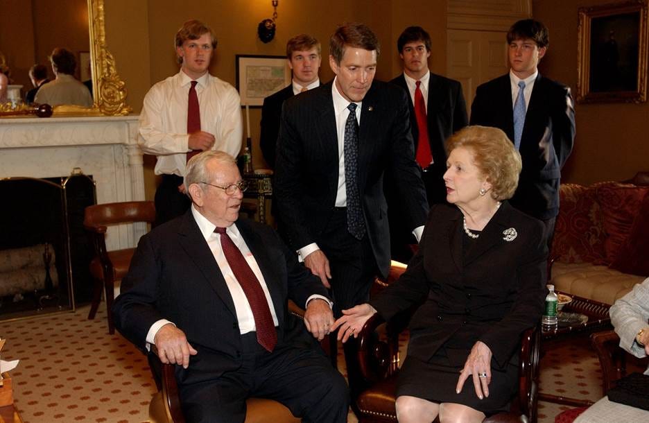 A group of people in suits

AI-generated content may be incorrect.