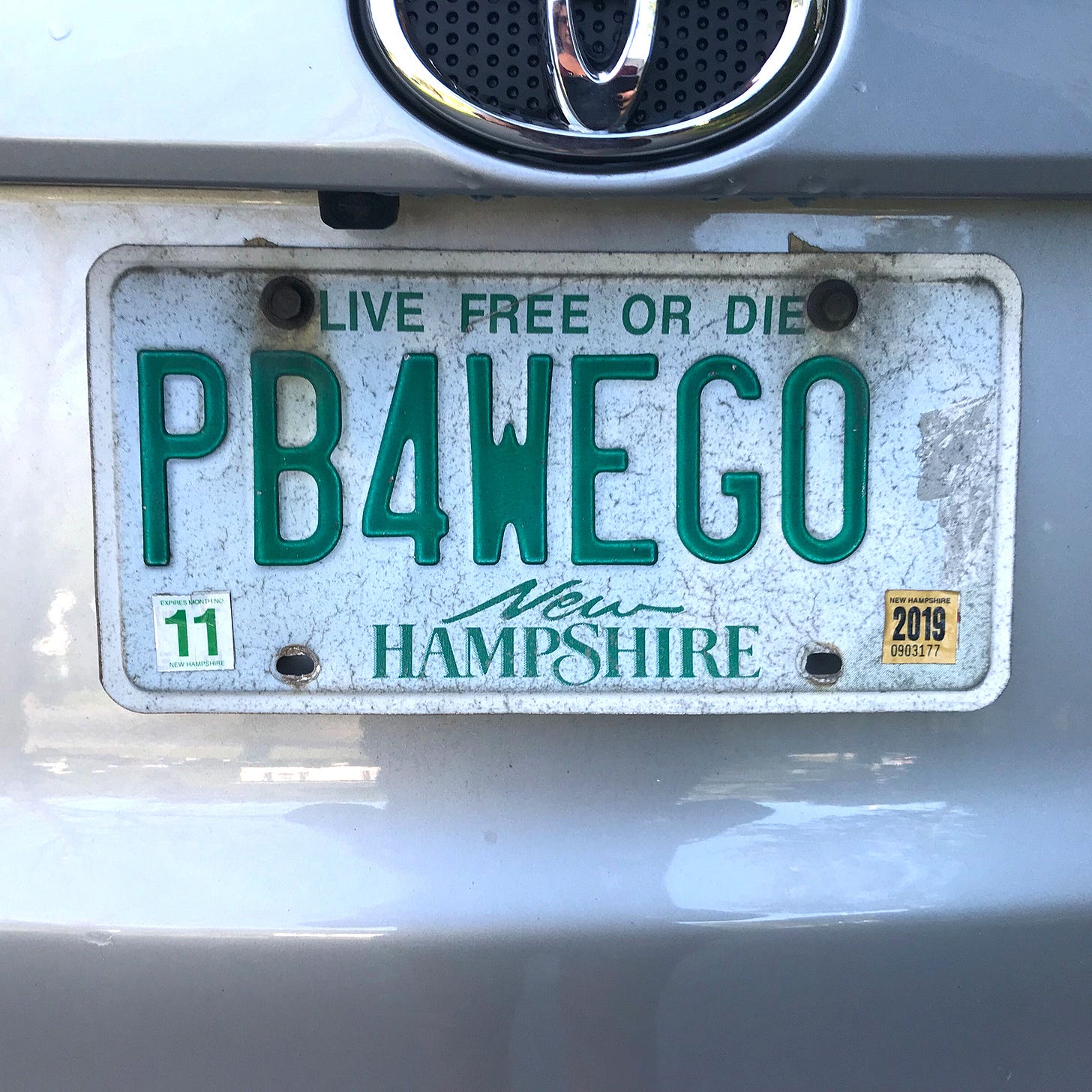 New Hampshire governor helped mom keep funny vanity plate