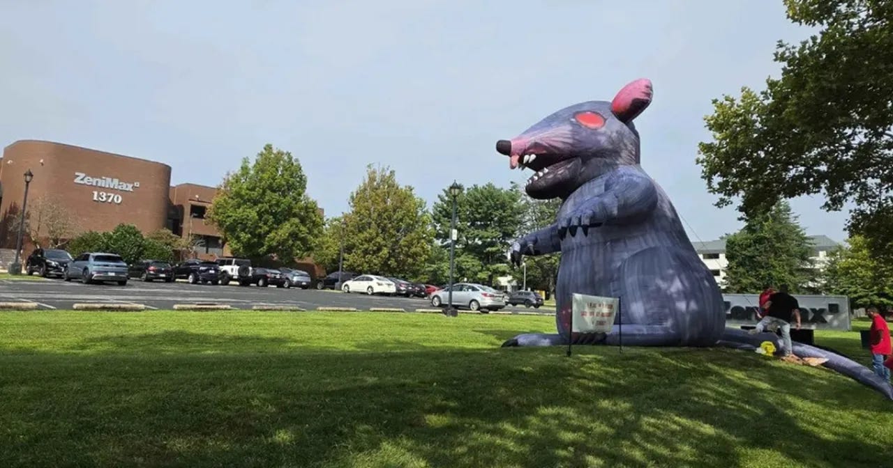 Xbox CEO Asha Sharma visita Bethesda HQ: protestos com rat inflável e bandeiras vermelhas — Culpa do Lag Xbox CEO Asha Sharma visita Bethesda HQ: protestos com rat inflável e bandeiras vermelhas — Culpa do Lag