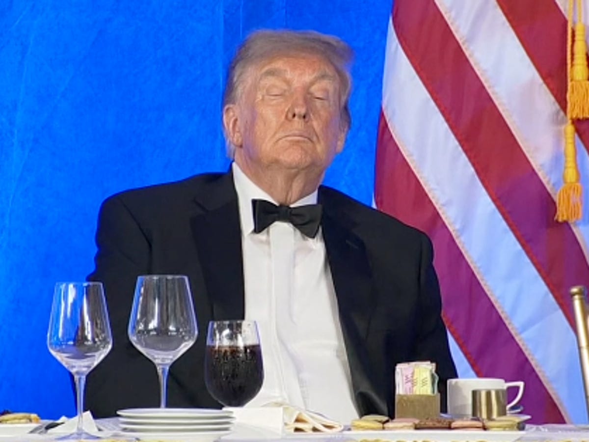 Wild moment sleepy Trump appears to doze off at White House Correspondents' dinner - The Mirror US Wild moment sleepy Trump appears to doze off at White House Correspondents' dinner - The Mirror US