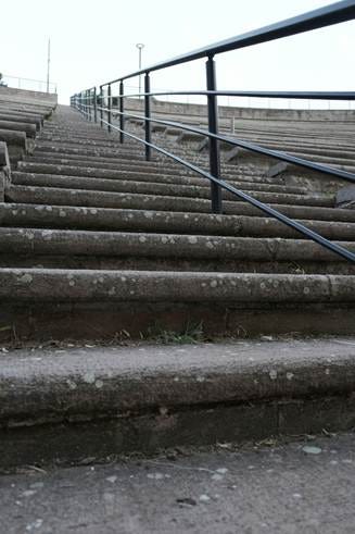 Une image contenant plein air, escaliers, bâtiment, ciel

Le contenu généré par l’IA peut être incorrect.