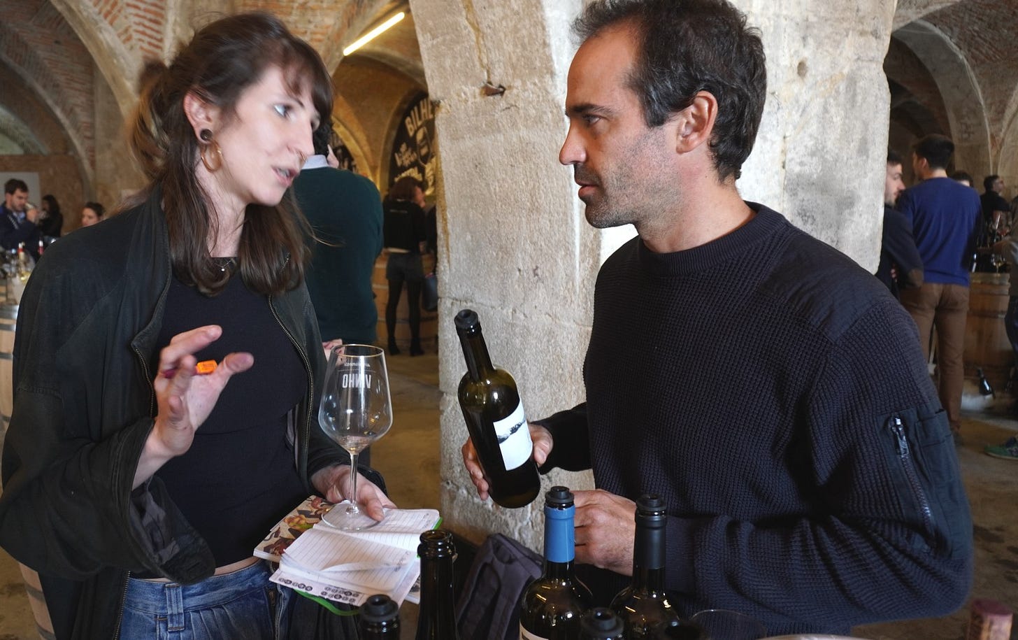 Rodrigo Filipe with engaged taster (Photo (C) Simon Woolf)
