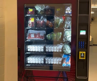 Nourriture gratuite et accessible : Le Bronx innove avec un distributeur unique