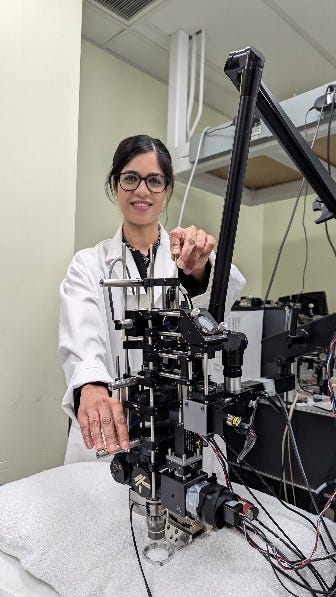 Dr Tashmeeta Ahad with the optical biopsy device