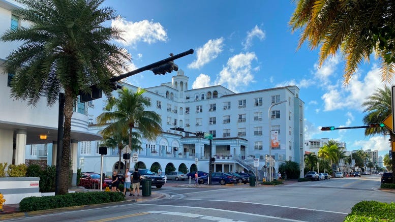 Edwards Apartments at 953 Collins Avenue