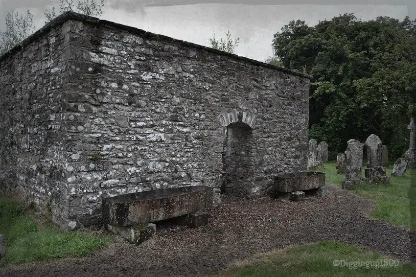 The Mortsafe: An 18th century invention, designed to protect graves ...