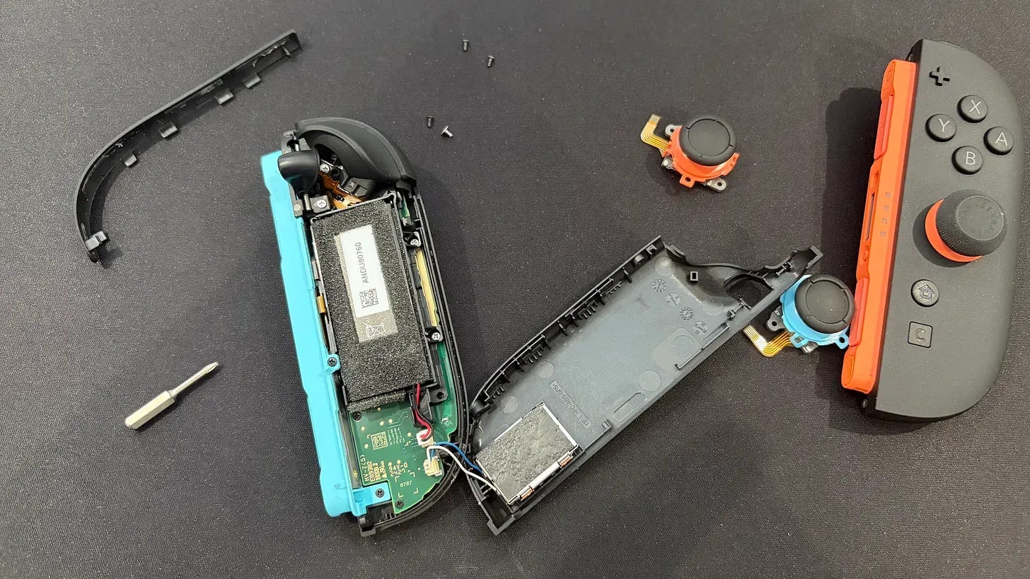 Joy-Con 2 battery exposed Joy-Con 2 battery exposed