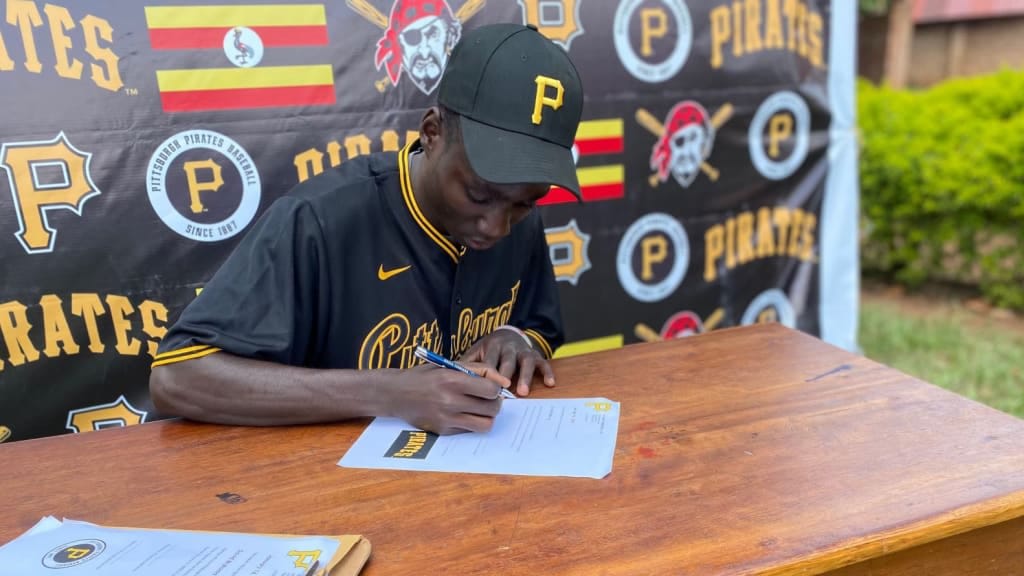 David Motoma signs a contract with the Pirates organization on Jan. 16, 2023