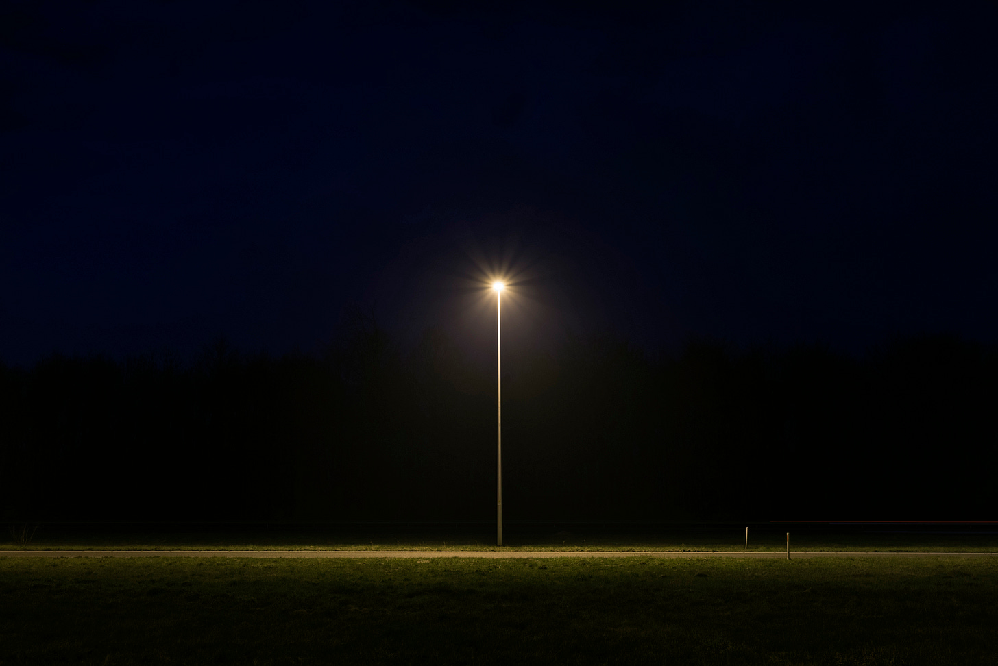 Single light illuminating a field