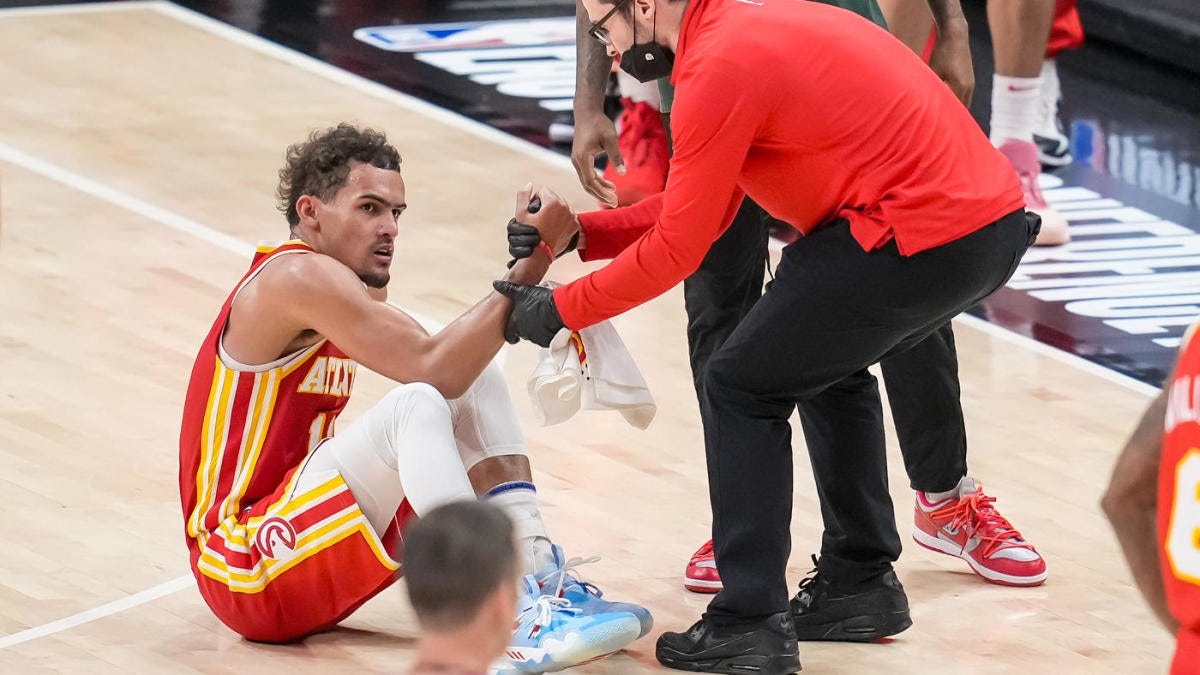 Trae Young injury update: Hawks star ruled out for Game 4 vs. Bucks with  bone bruise in right foot - CBSSports.com