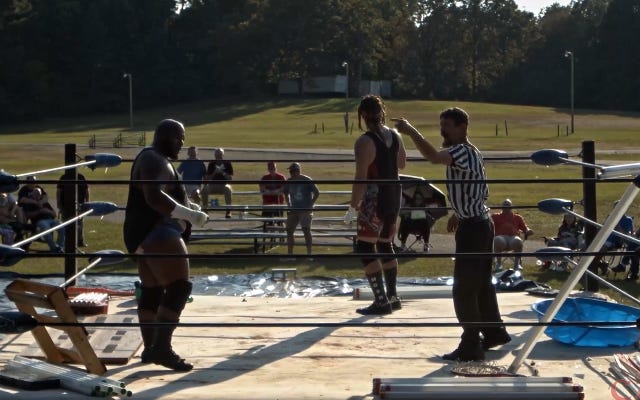 [Screenshot: Hoodfoot and Mike before match begin]
