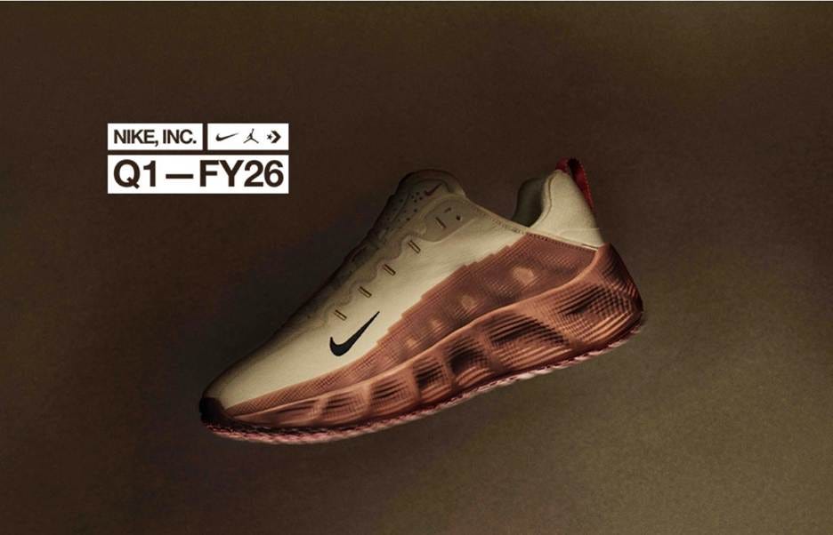 A white and brown shoe

AI-generated content may be incorrect.