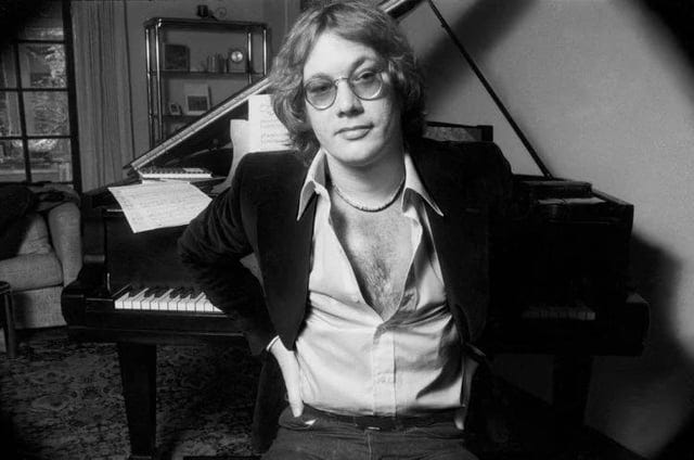 r/OldSchoolCool - Warren Zevon sitting in front of a piano