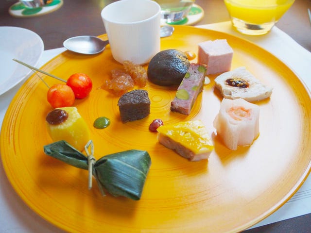 5. Seibu Traveling Restaurant “52 Seats of Happiness” / Kanto