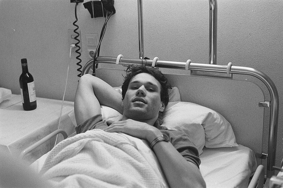 File:Ajax topscorer Marco van Basten in ziekenhuis voor operatie aan enkelgewricht, Bestanddeelnr 933-8427.jpg