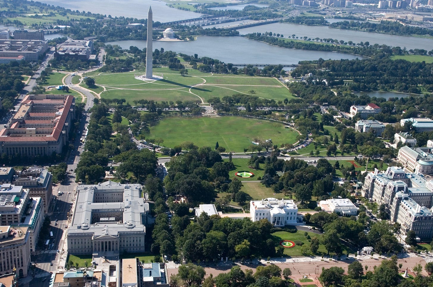 File:The White House and the Lafayette Park.jpg - Wikimedia Commons