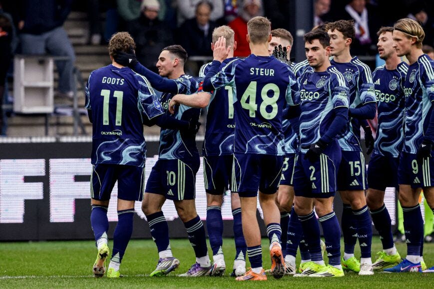 Ajax-fans maken 'smerige egoïst' met de grond gelijk | Soccernews.nl Ajax-fans maken 'smerige egoïst' met de grond gelijk | Soccernews.nl