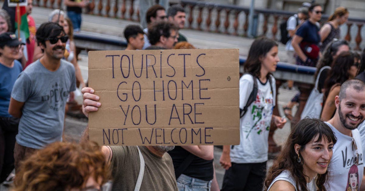 Spanish anti-tourism protesters take aim at Barcelona visitors with water  guns - CBS News