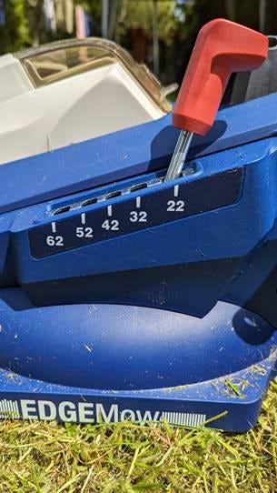 A screwdriver with a screwdriver in it

AI-generated content may be incorrect.