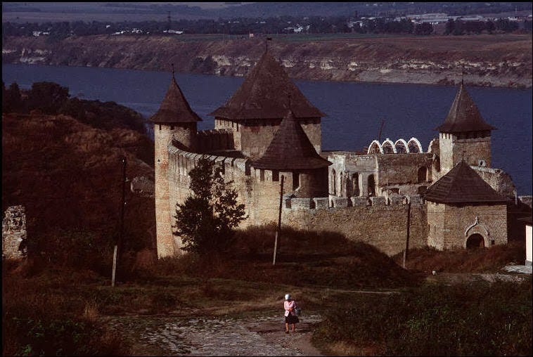 Khotyn Castle on the Dniester River, near the city of Chernivtsi. Khotyn Castle on the Dniester River, near the city of Chernivtsi.