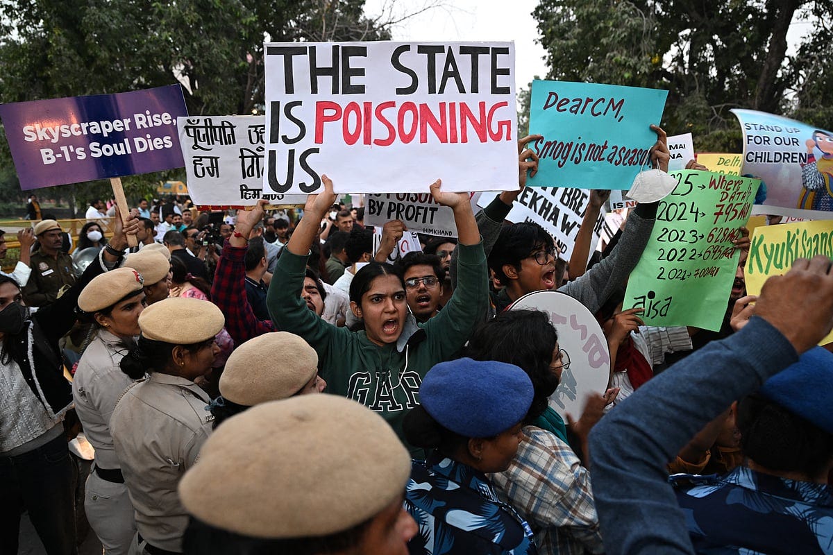 Delhi residents protest worsening air pollution as AQI plunges to season's  worst; several detained