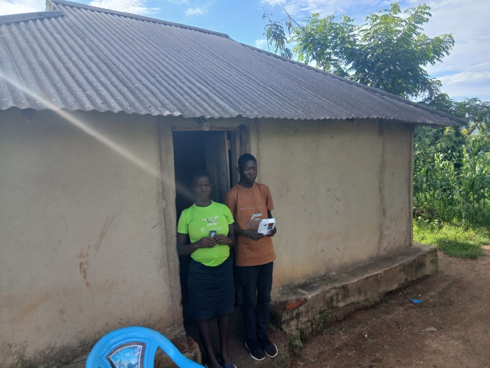 https://live.givedirectly.org/gdlive/assets/family_photo-019e1d7a-80f8-712d-80df-08e2f7640ee7