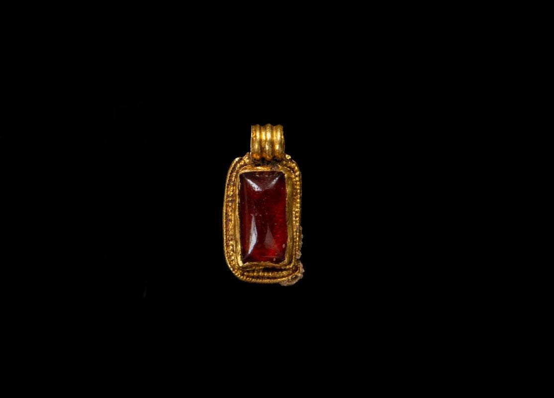Anglo-Saxon gold pendant with garnet centre