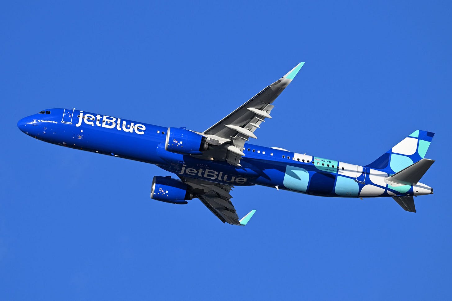 JetBlue Airbus A321neo departing Boston
