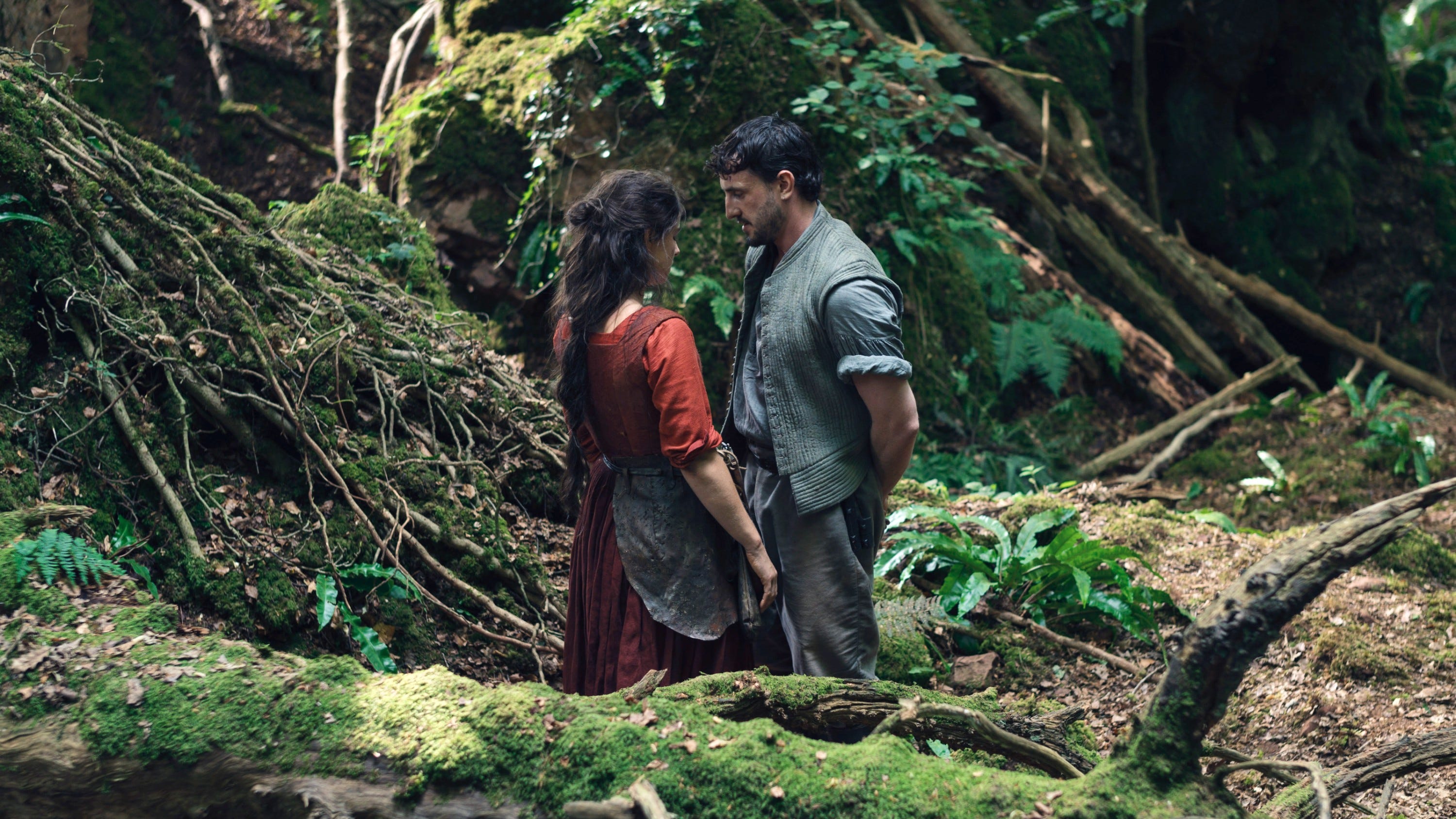 Hamnet Costumes: Earthy Reds, Shakespearean Blues [Interview]
