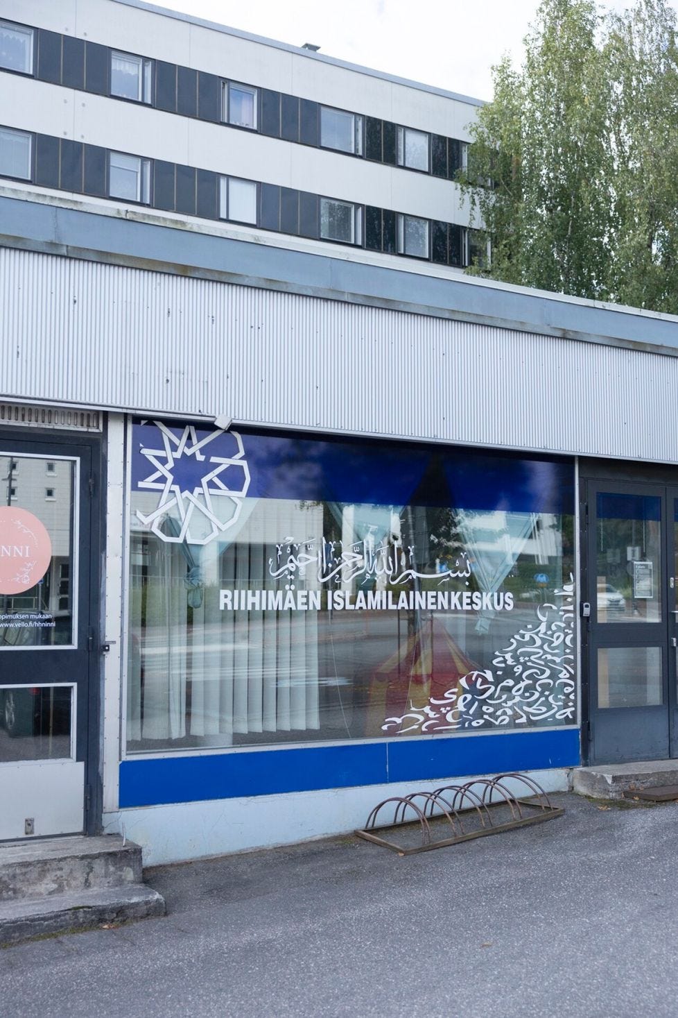 Vuonna 2019 TV-sarja “Pako” herätti kiinnostuksen Lähi-itään ja arabian kieleen, mikä johti islamin opiskeluun, Tiikasalosta tuli islamofiili valheellisen median kautta, ei todellisuuksien. Vuonna 2019 TV-sarja “Pako” herätti kiinnostuksen Lähi-itään ja arabian kieleen, mikä johti islamin opiskeluun, Tiikasalosta tuli islamofiili valheellisen median kautta, ei todellisuuksien.