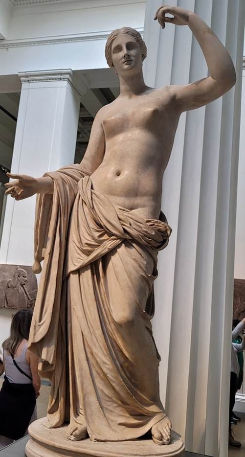 A statue of a person in a museum

AI-generated content may be incorrect.